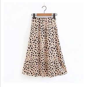 Leopard print midi skirt